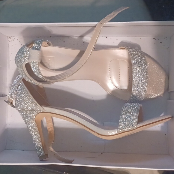 Bridal shoes, never worn - Picture 1 of 3